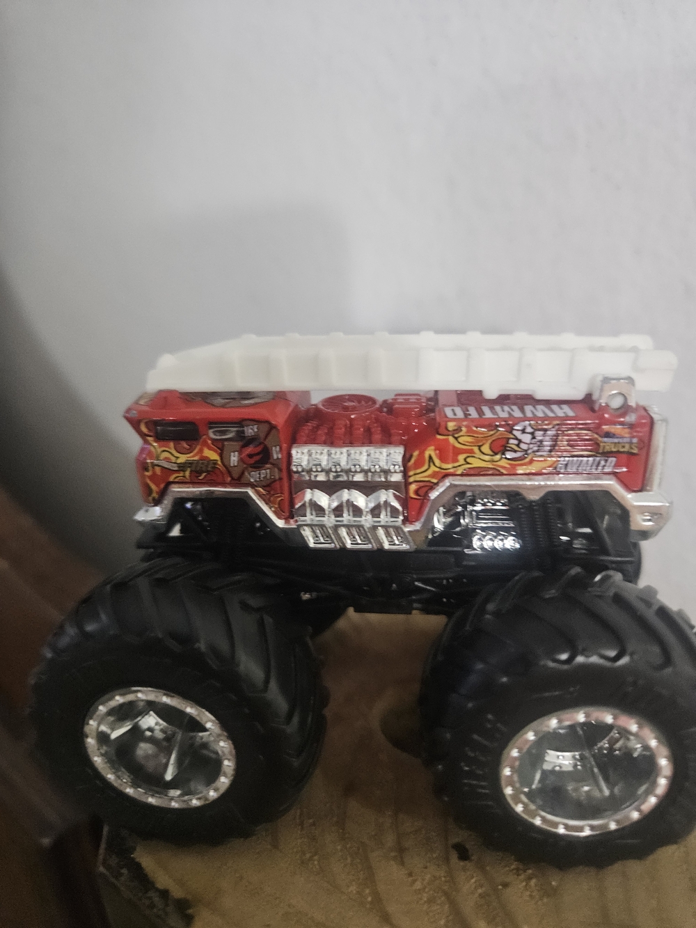 Hot Weels Moster Truck Fire